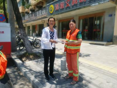 点赞！捡到重要证件 枝江环卫工人急寻失主归还