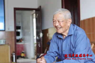 何中伦：破旱为泽  鲁家港边“老愚公”