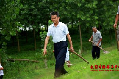 薛传根：一片赤心护江堤 绿水青山赠后人