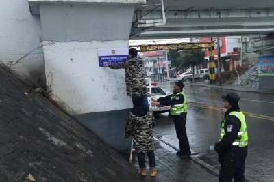 枝江北车站派出所全面推进报警标识牌建设