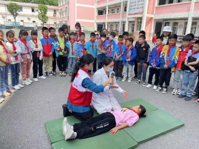 筑牢安全防线 守护美好家园 马家店街道开展“5.12防灾减灾日”宣传活动