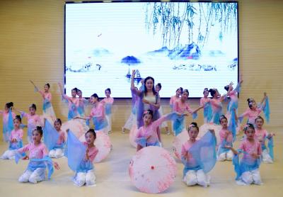 【中国端午 诗意宜昌】枝江：南岗路小学校区诗乐舞《汨罗江畔粽香依然》
