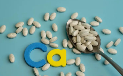 钙片晚上吃最好？如何判断自己是否缺钙？了解这几点，钙片才算没浪费