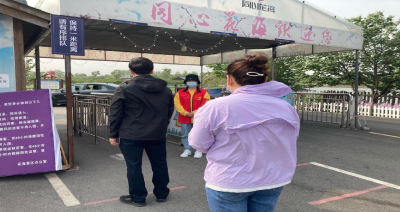 枝江景区文明旅游志愿者生动提醒做好疫情防控工作
