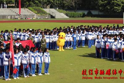 枝江一中：多彩运动会 强身有趣味