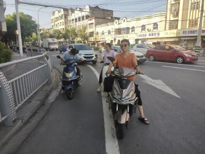 不文明交通行为曝光，看看谁又“上镜”了
