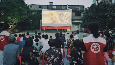 马家店街道开展“喜迎二十大 红色电影进社区”公益电影展播活动