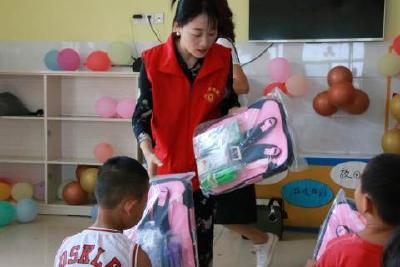 “希望家园”活动进行时 枝江团市委用爱呵护儿童成长