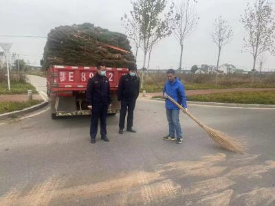 “柔性”治理渣土遗撒 彰显城管执法温度 