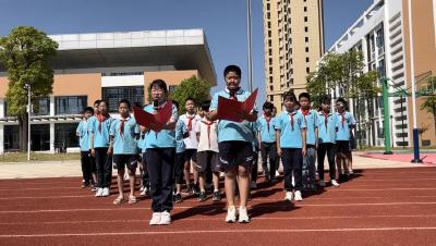 我用画笔赞祖国  我与祖国共成长