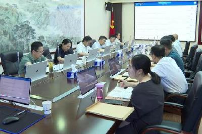 市委理论学习中心组开展集体学习