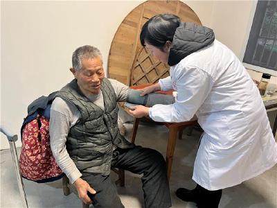 乡村医生：扎根基层守护百姓健康