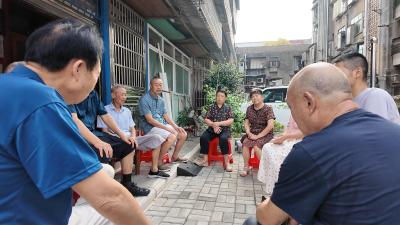 【小事大情·创建惠民】点亮回家“最后一步”：大修厂小区巧解梯间灯难题