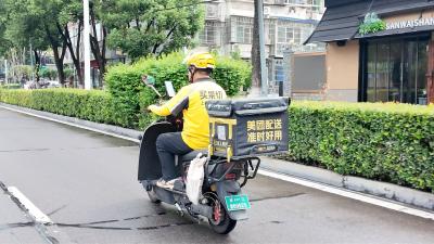 高温下的外卖员：守护城市