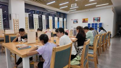 延时不打烊 图书馆夏夜人气足