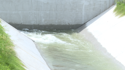 百里洲镇刘巷灌区全力引水抗旱保丰收