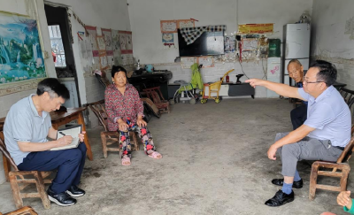 蔡家嘴村开展入户走访活动 情暖村民心
