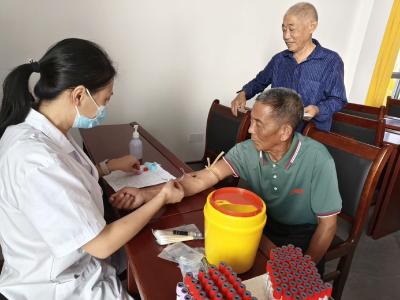 暖心体检进村居 服务群众零距离