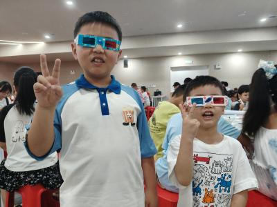 枝江市科技馆举办“神奇的眼镜”与“大树会说话”双主题科普活动