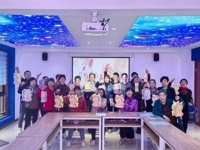 丹阳社区：巧手制花灯 明月映团圆 