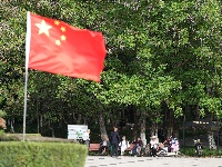 枝江：满城尽带“中国红”