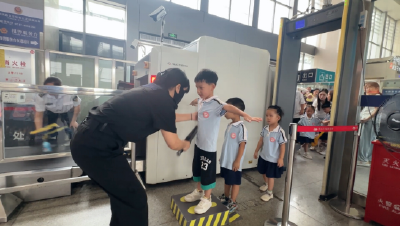 萌娃探秘枝江北站  沉浸式感受铁路魅力