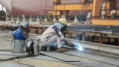 枝江盛懋船业全自动平面焊接技术 为钢铁巨轮“缝”出智能筋骨