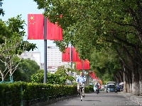 枝江：满城尽带“中国红”