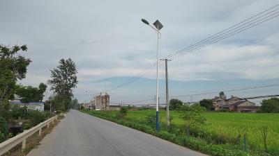 安装路灯暖民心 照亮群众幸福路