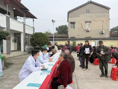 这场开在村里的义诊，让人称赞连连