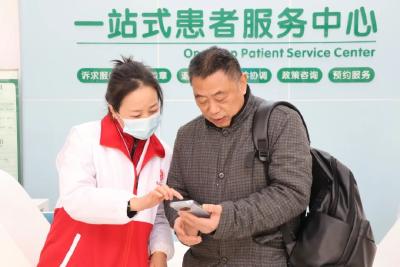 枝江市人民医院：一抹“志愿红” 温暖就医路