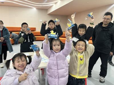 市科技馆开展“磁力滑板的奇妙世界”科普活动