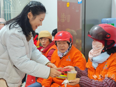 【荆楚网】枝江工会驿站腊八送暖 为户外劳动者端上“暖心粥” 