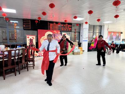 金马迎春暖人心 团圆相聚庆佳节——枝江市社会福利院举办团年宴文艺演出暨团圆聚餐活动