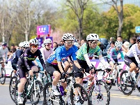 图集 | 2026中国公路自行车公开赛（湖北枝江站）开赛——风驰枝江·逐梦滨江