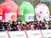 图集 | 2026中国公路自行车公开赛（湖北枝江站）开赛——风驰枝江·逐梦滨江