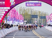 图集 | 2026中国公路自行车公开赛（湖北枝江站）开赛——风驰枝江·逐梦滨江