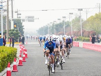 图集 | 2026中国公路自行车公开赛（湖北枝江站）开赛——风驰枝江·逐梦滨江