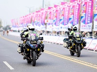 图集 | 2026中国公路自行车公开赛（湖北枝江站）开赛——风驰枝江·逐梦滨江