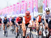 图集 | 2026中国公路自行车公开赛（湖北枝江站）开赛——风驰枝江·逐梦滨江