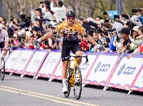 图集 | 2026中国公路自行车公开赛（湖北枝江站）开赛——风驰枝江·逐梦滨江