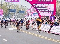 图集 | 2026中国公路自行车公开赛（湖北枝江站）开赛——风驰枝江·逐梦滨江