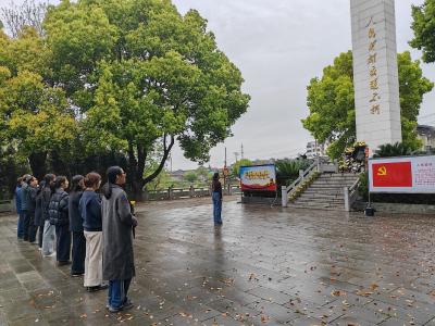 缅怀革命先烈，传承红色初心 ——江口幼儿园开展清明扫墓主题活动