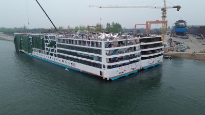 长江首艘空间智能游轮“长江行·揽月”起航