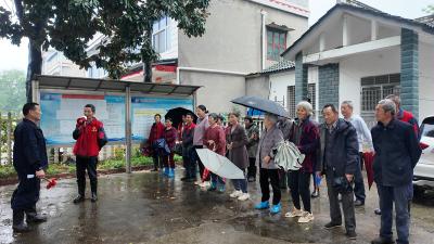 董市镇两美垸村开展地质灾害群众紧急避险转移演练