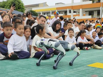 枝江市友谊路幼儿园：科技狂欢庆六一，萌娃趣探嗨翻天！