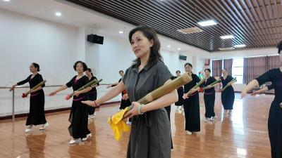政协委员方凤英：深耕文化沃土 践行为民初心