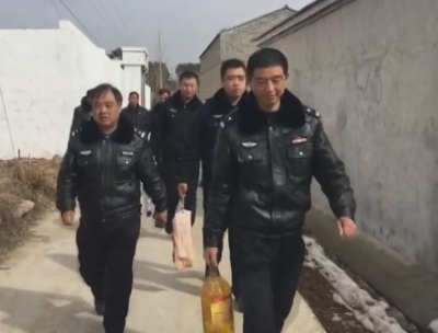 市交警大队慰问贫困户