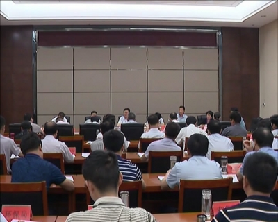何飞主持召开市委中心组理论学习暨市委常委会扩大会议