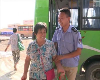 赵晓波、张帆：安全文明行车，贴心服务乘客